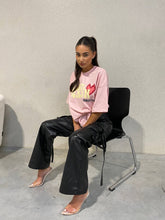 Lade das Bild in den Galerie-Viewer, Can’t Find Me In Crowds - Pink