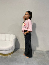 Lade das Bild in den Galerie-Viewer, Can’t Find Me In Crowds - Pink