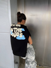 Lade das Bild in den Galerie-Viewer, In The Clouds Hoodie - Black