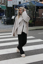 Afbeelding in Gallery-weergave laden, Scarf Jacket - Vanilla