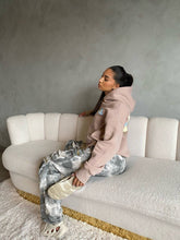 Lade das Bild in den Galerie-Viewer, In The Clouds Hoodie - Beige