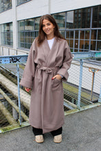 Lade das Bild in den Galerie-Viewer, Autumn Coat - Grey Taupe
