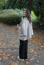 Afbeelding in Gallery-weergave laden, Belle Poncho - Taupe
