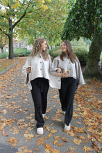 Afbeelding in Gallery-weergave laden, Belle Poncho - Taupe
