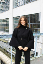 Load image into Gallery viewer, Elsa Poncho met Centuur - Black
