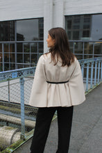 Load image into Gallery viewer, Elsa Poncho met Centuur - Beige
