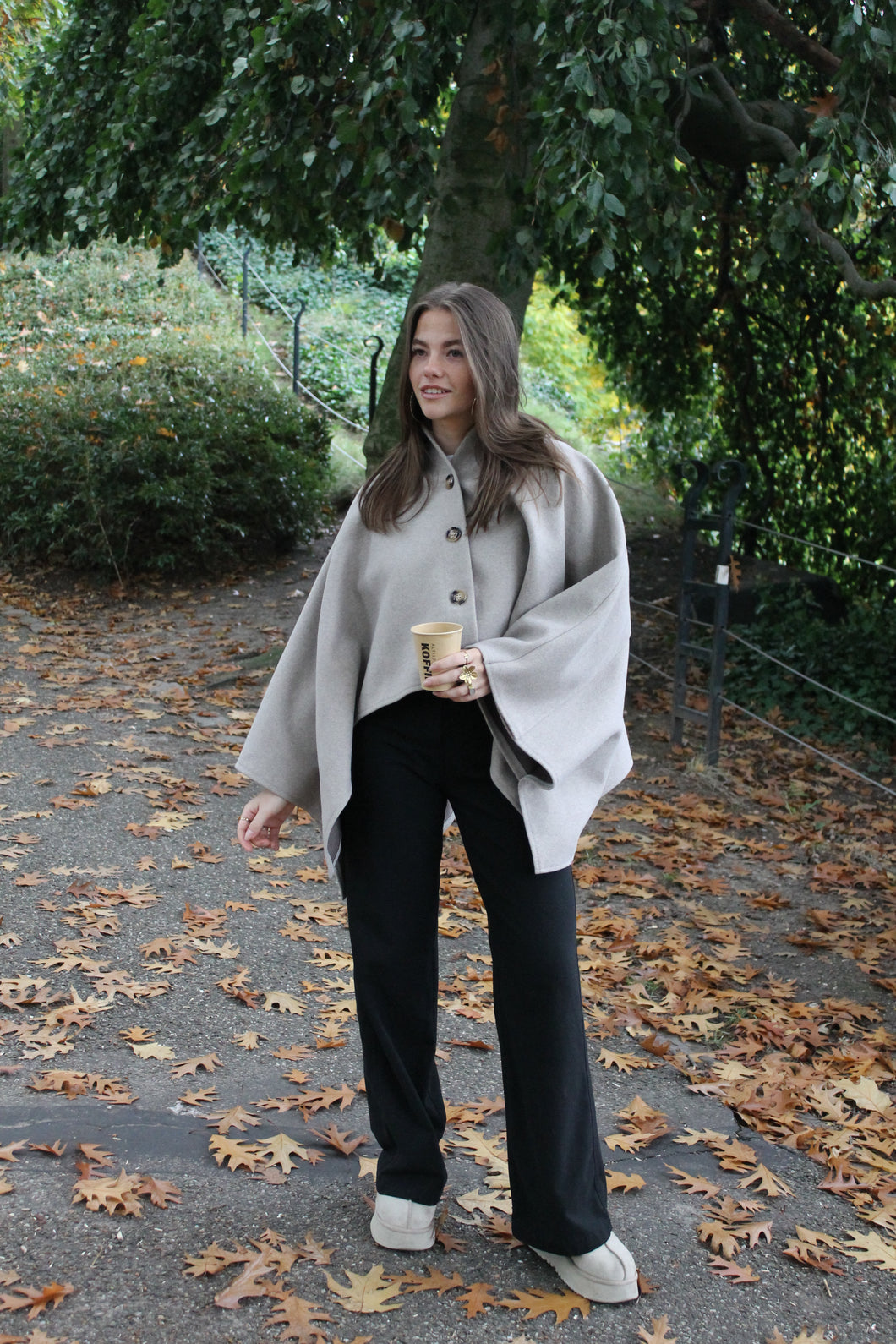 Belle Poncho - Taupe